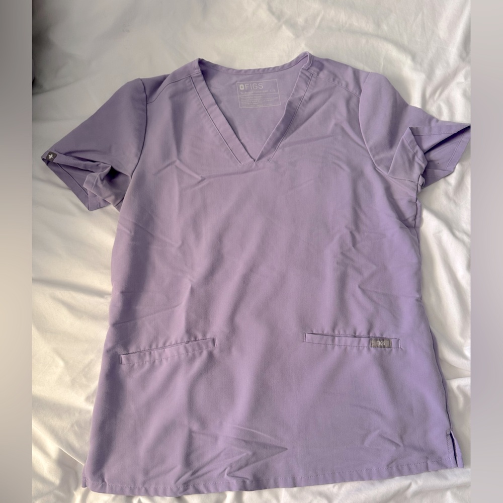Figs Casma scrub top size S in lavender dew